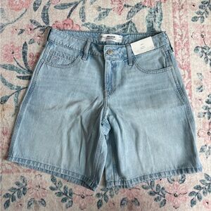 Hollister Low-Rise Light Wash Bow Graphic Baggy Jort size 4
